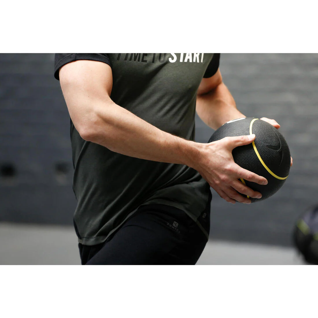 1 kg / 20 cm Medicine Ball - Turquoise - Image 3