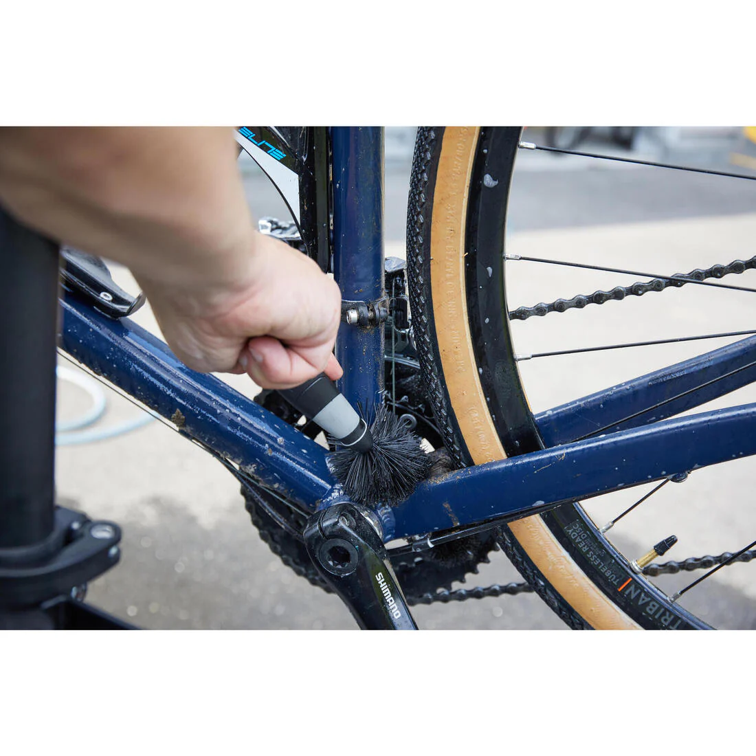 2 Bike Cleaning Brushes - Image 6