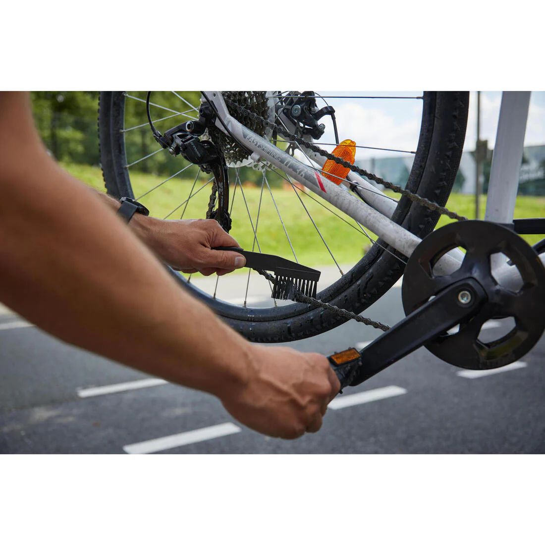 2 Bike Cleaning Brushes - Image 8