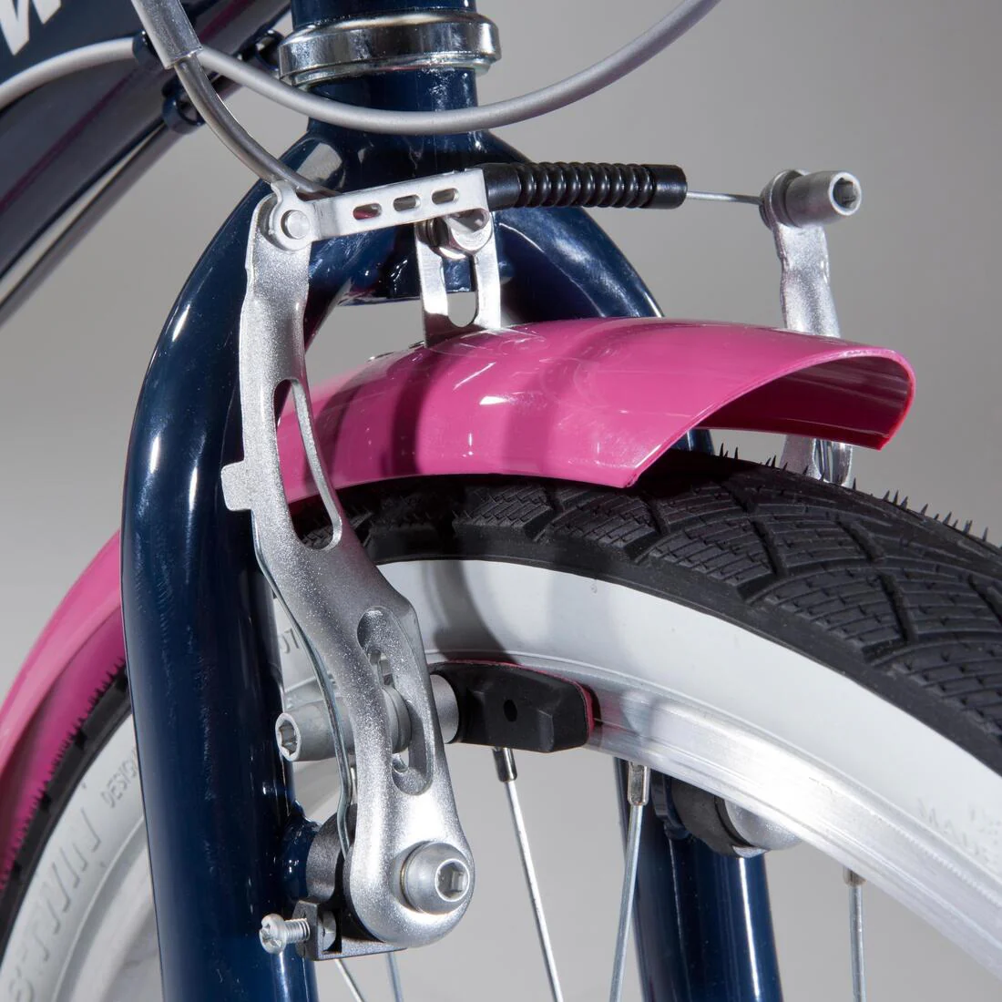 24 Inch KIDS HYBRID BIKE ORIGINAL 500 9-12 YEARS OLD - Blue/pink - Image 3
