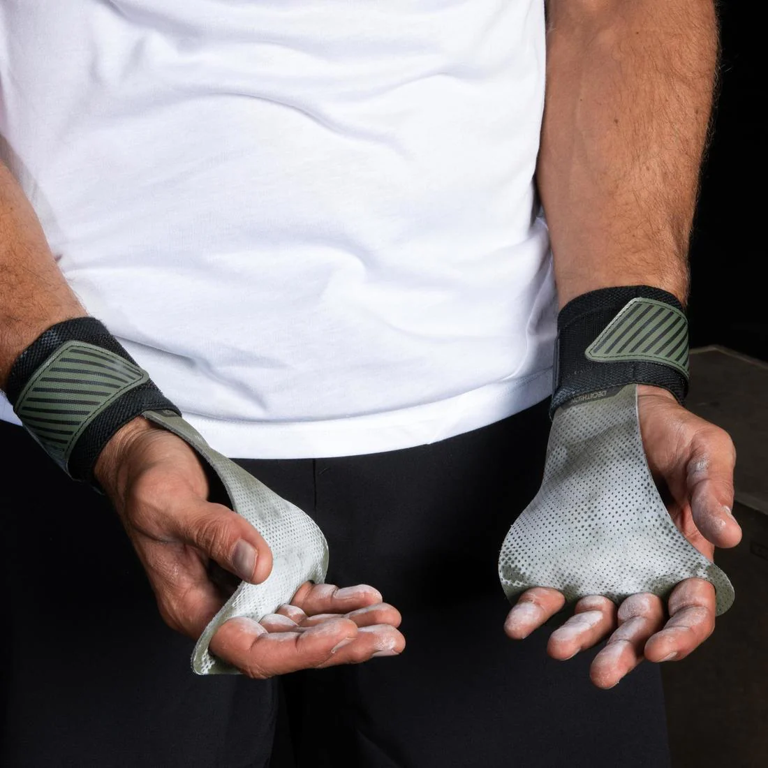 4-Fin Cross Training Hand Grip - Image 10