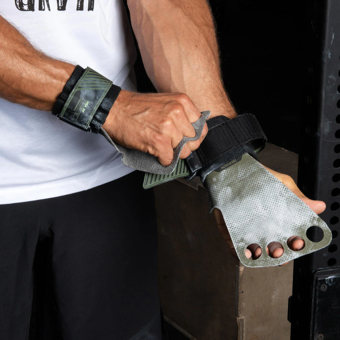 4-Fin Cross Training Hand Grip - Image 17