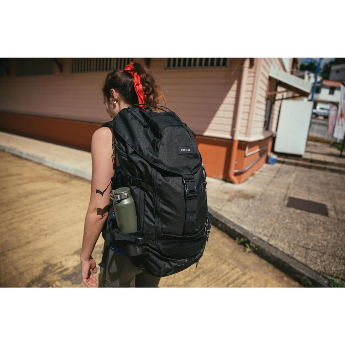 50L Hiking Backpack Black - MT100 - Image 18