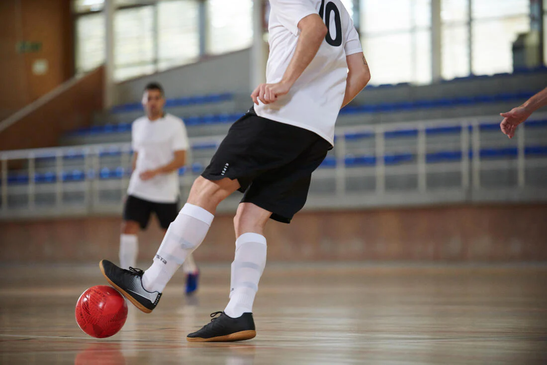 Adult Futsal Trainers 100 - Black - Image 9