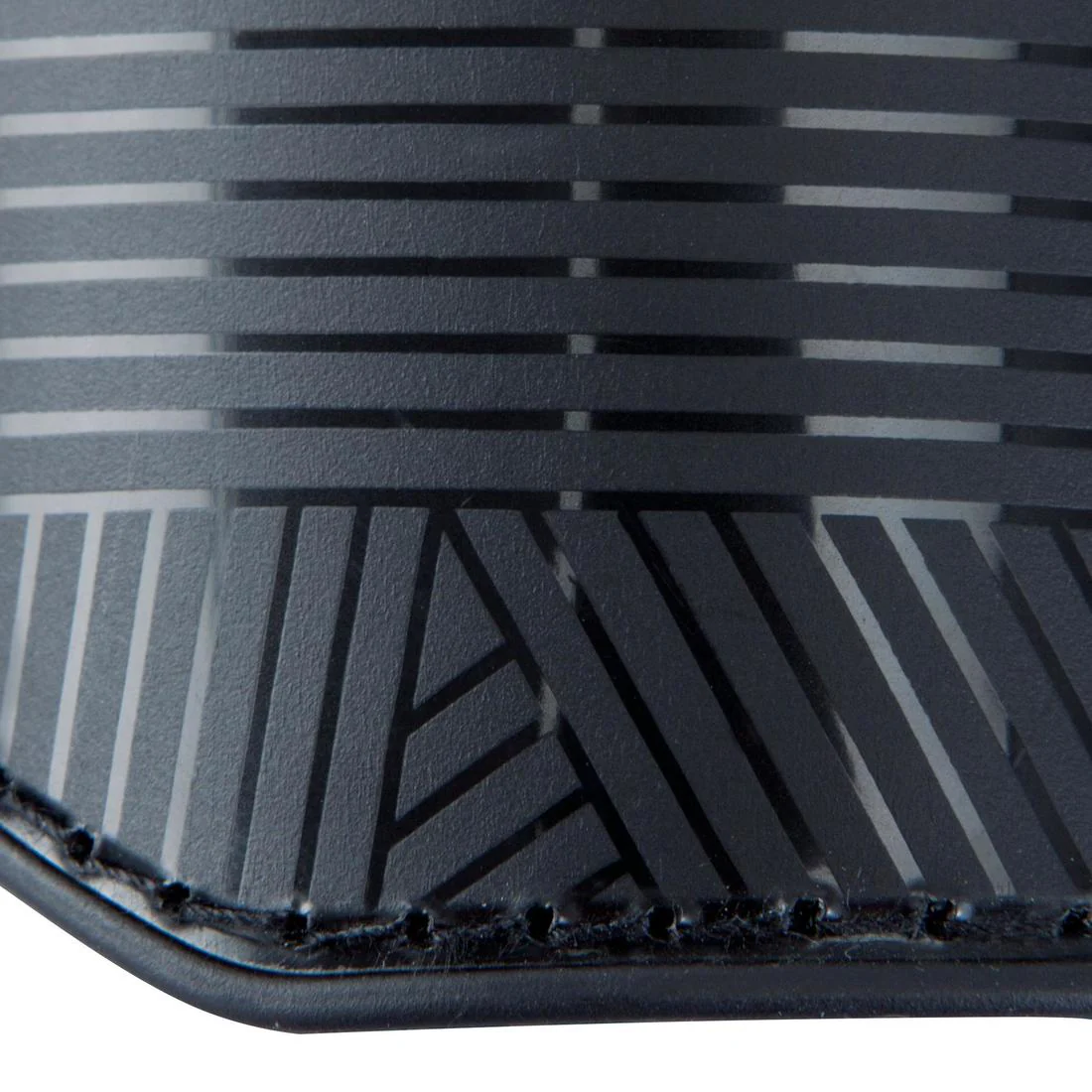 Adult Shin Pads Black - Essential 100 Series - Image 5