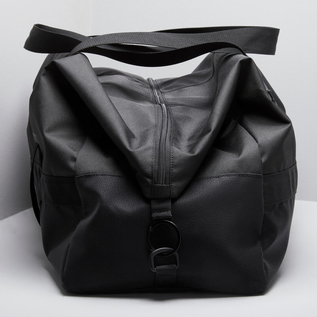 An elegant training bag designed for men and women - Image 2