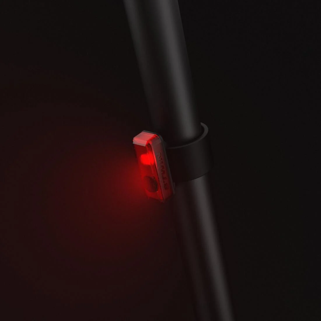 CL 100 LED USB Rear Bike Light 5 Lumens - Image 3