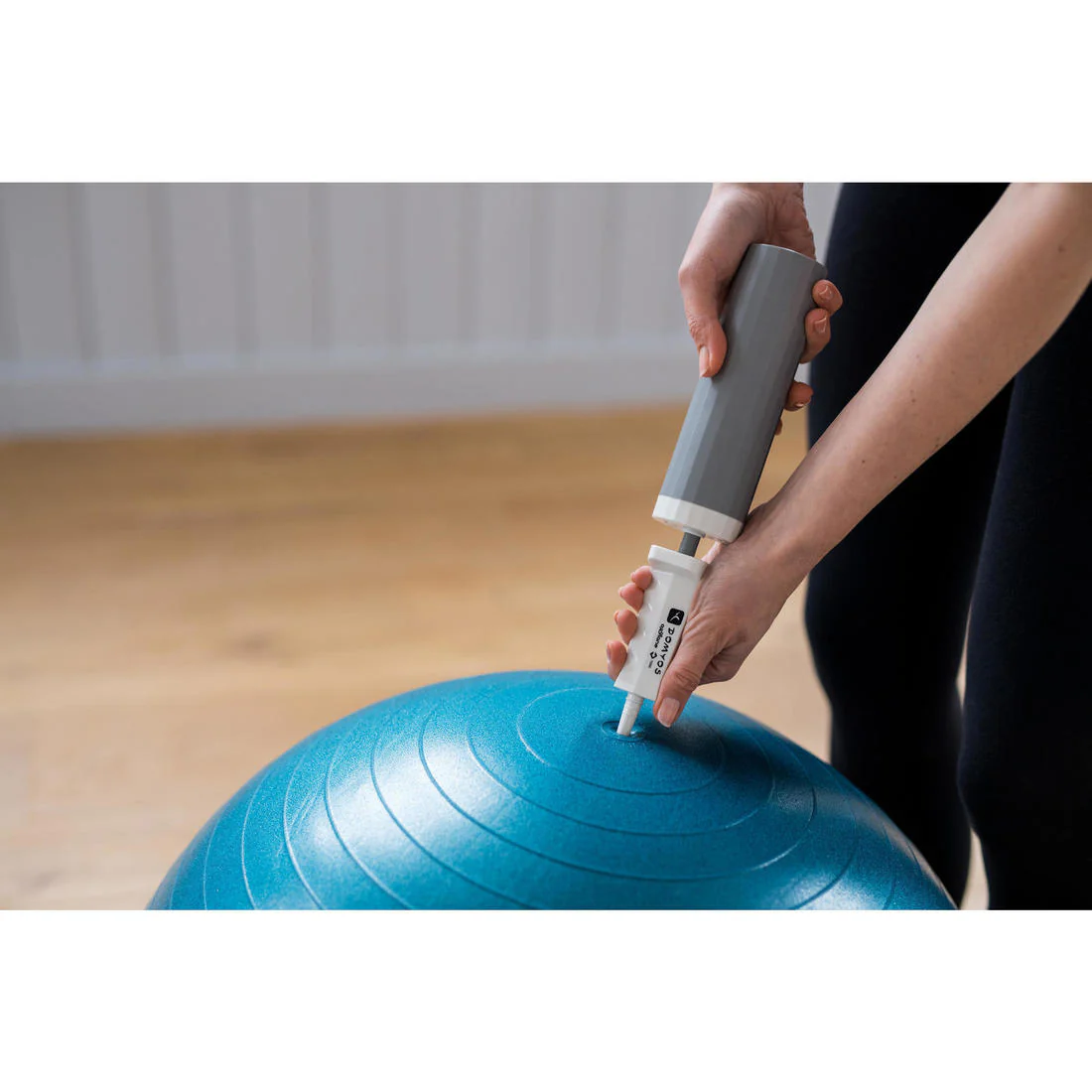 Compact Pump for Swiss Ball - White - Image 4