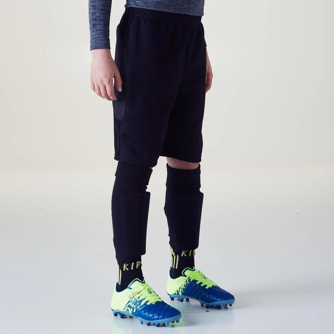 F100 Kids' Goalkeeper Shorts - Black - Image 3
