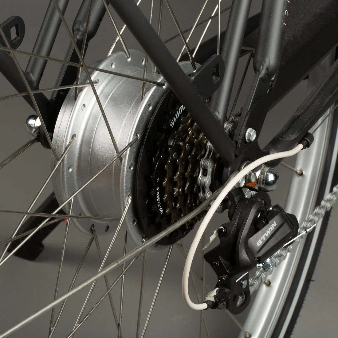 Fully-equipped, v-brake, low frame electric city bike, black - Image 10