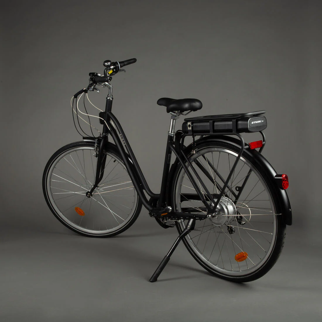 Fully-equipped, v-brake, low frame electric city bike, black - Image 16