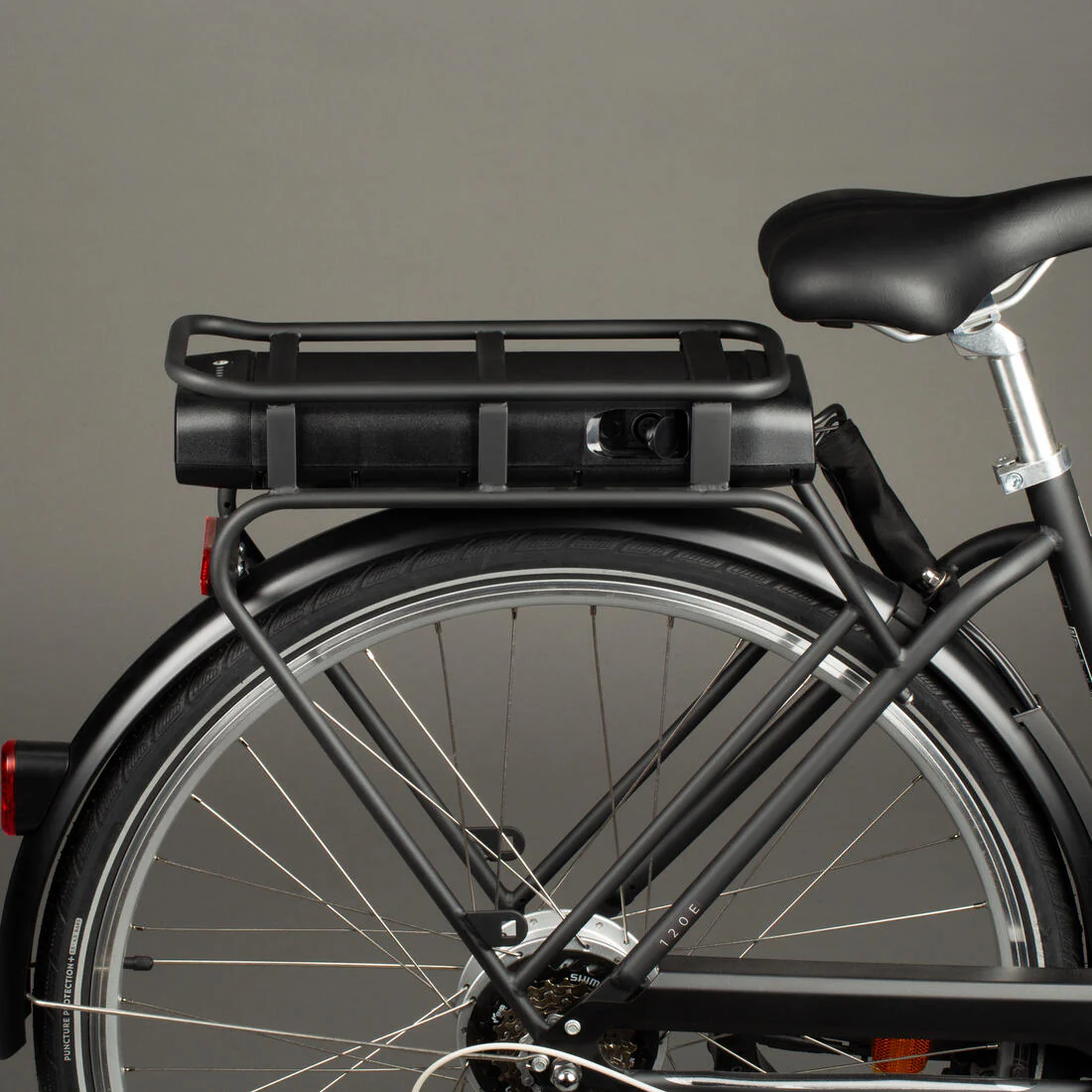 Fully-equipped, v-brake, low frame electric city bike, black - Image 17