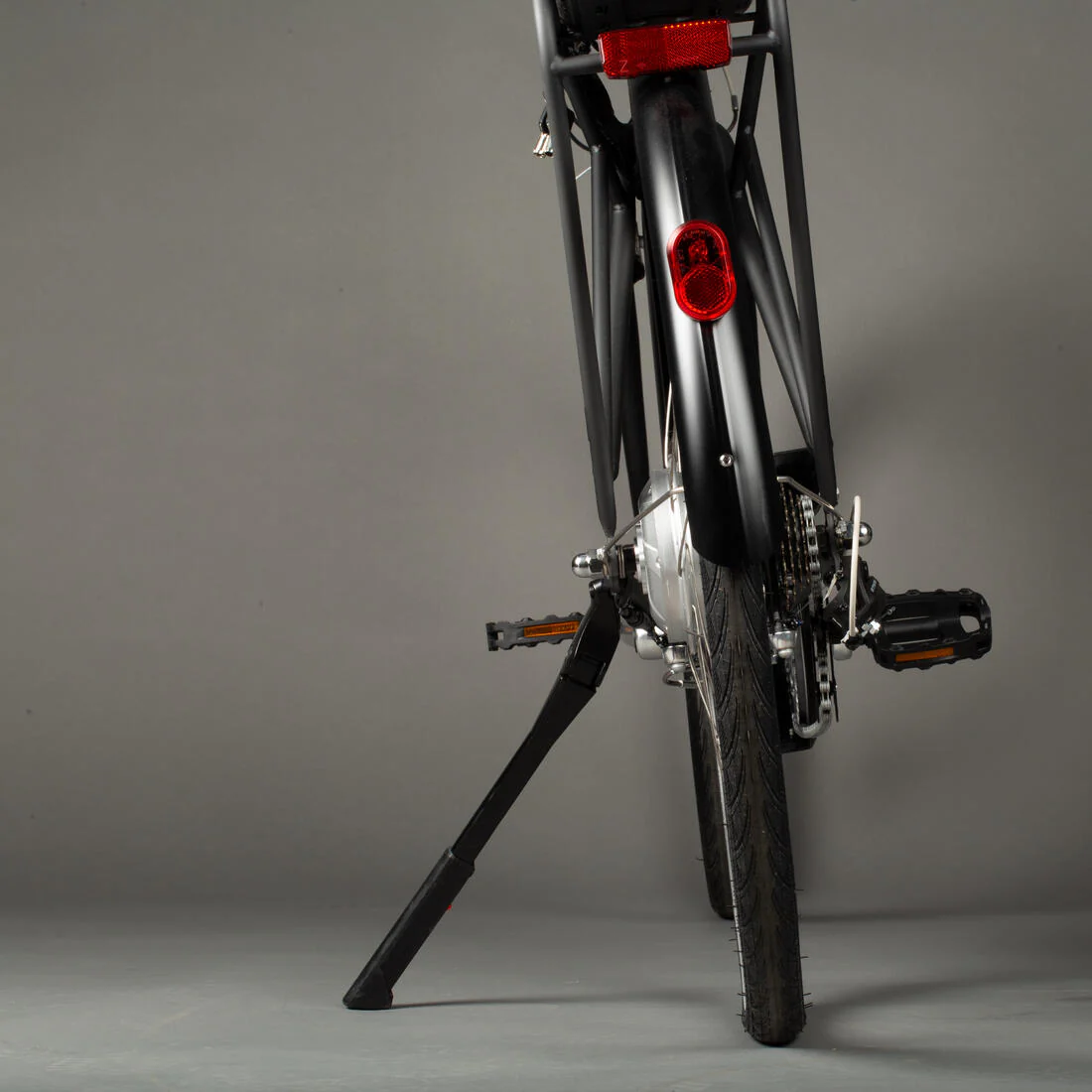 Fully-equipped, v-brake, low frame electric city bike, black - Image 19