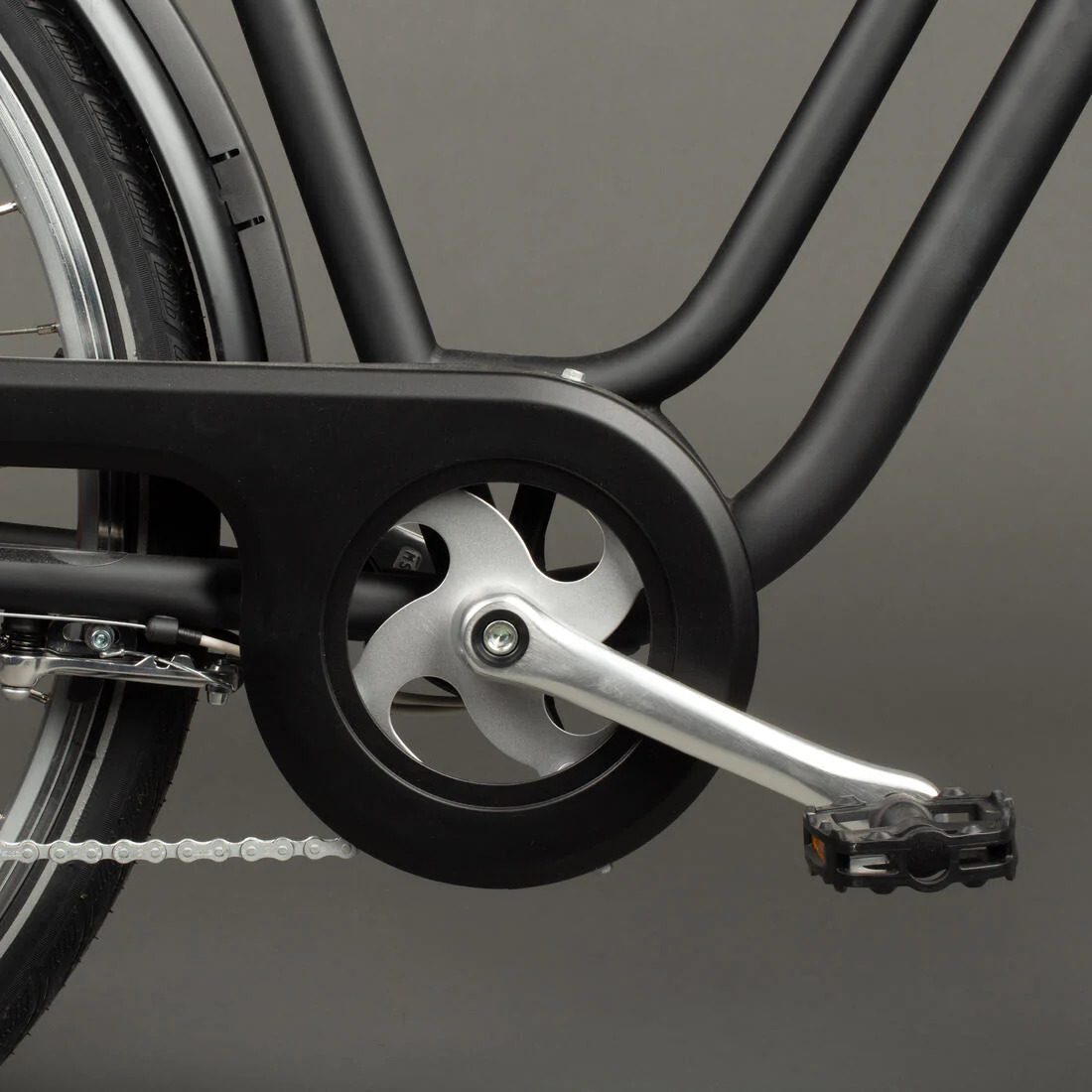 Fully-equipped, v-brake, low frame electric city bike, black - Image 21
