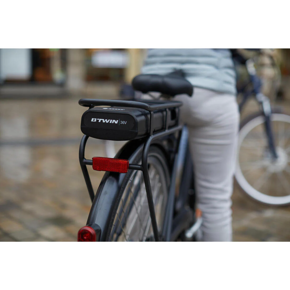Fully-equipped, v-brake, low frame electric city bike, black - Image 26