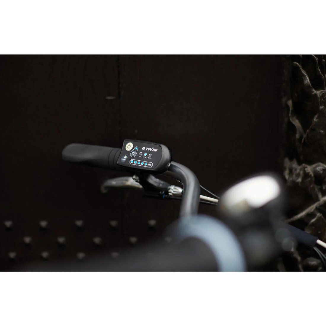 Fully-equipped, v-brake, low frame electric city bike, black - Image 27