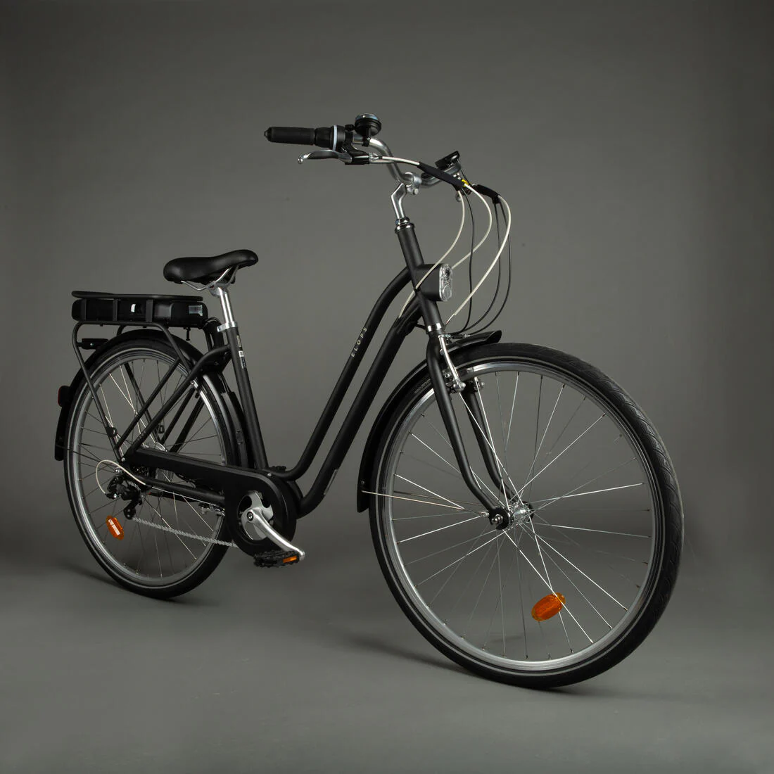 Fully-equipped, v-brake, low frame electric city bike, black - Image 7