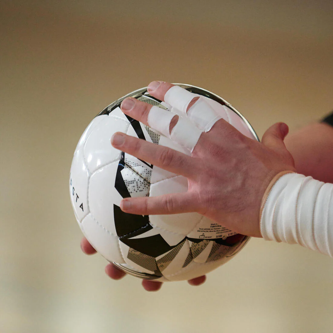 Futsal Ball FS900 63 cm - White/Grey - Image 3