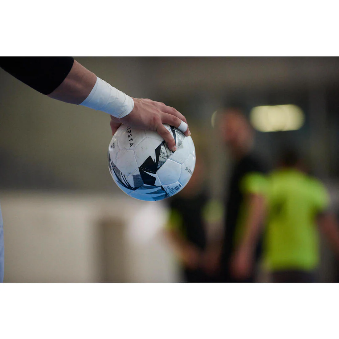 Futsal Ball FS900 63 cm - White/Grey - Image 9