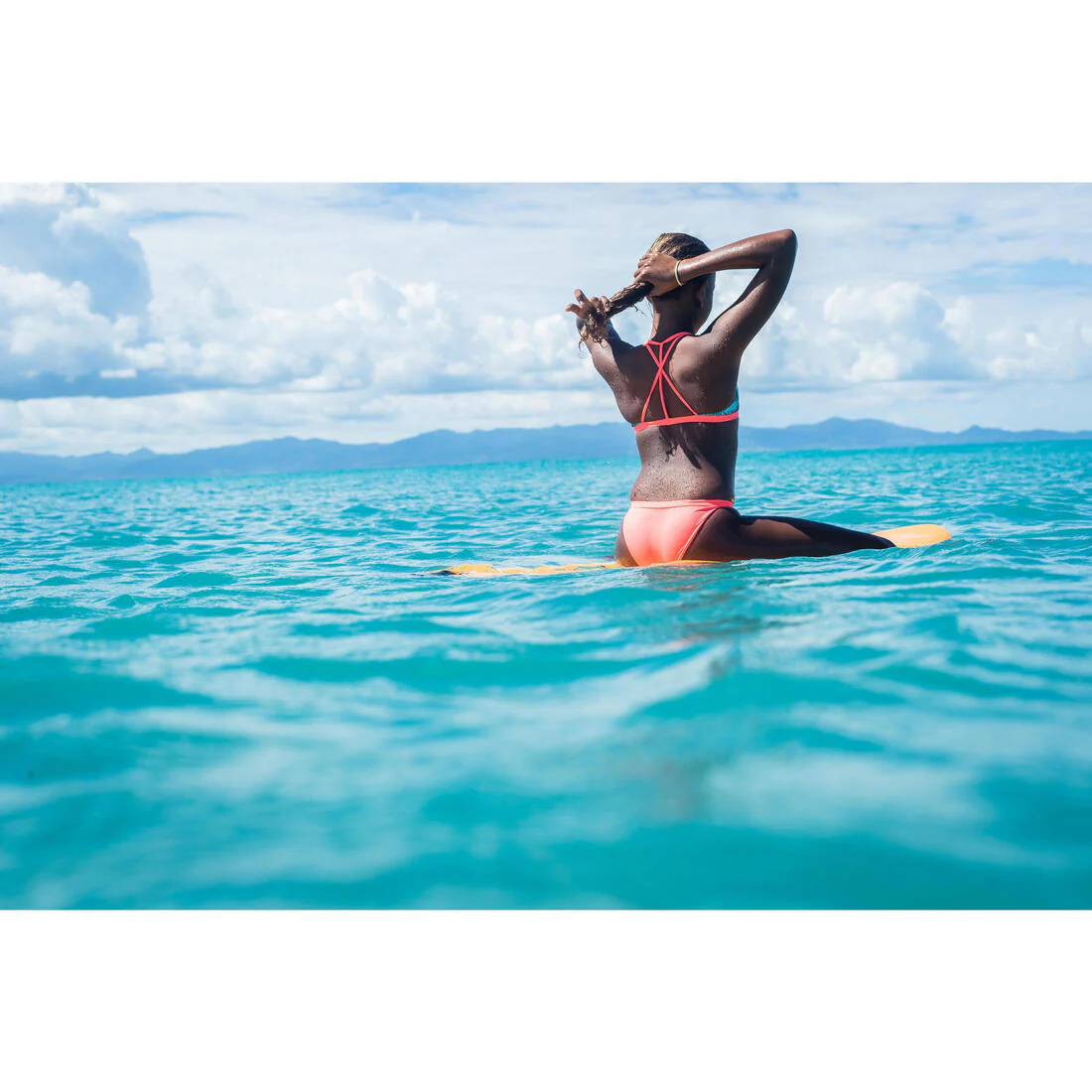 GIRL'S SURF SWIMSUIT TOP BONDI 500 - Image 19