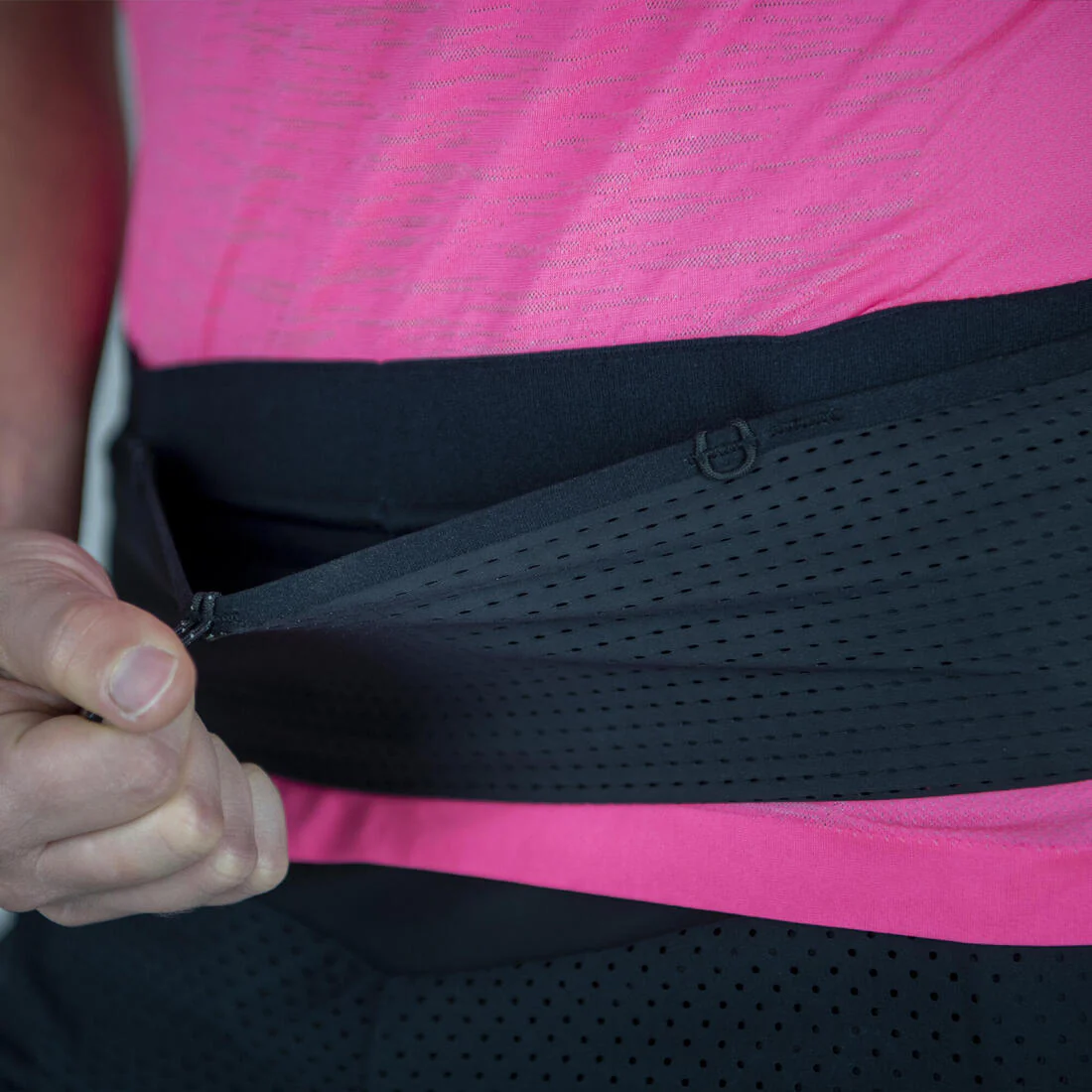 HYDRATION FLASK-CARRYING RUNNING BELT - BLACK - Image 8