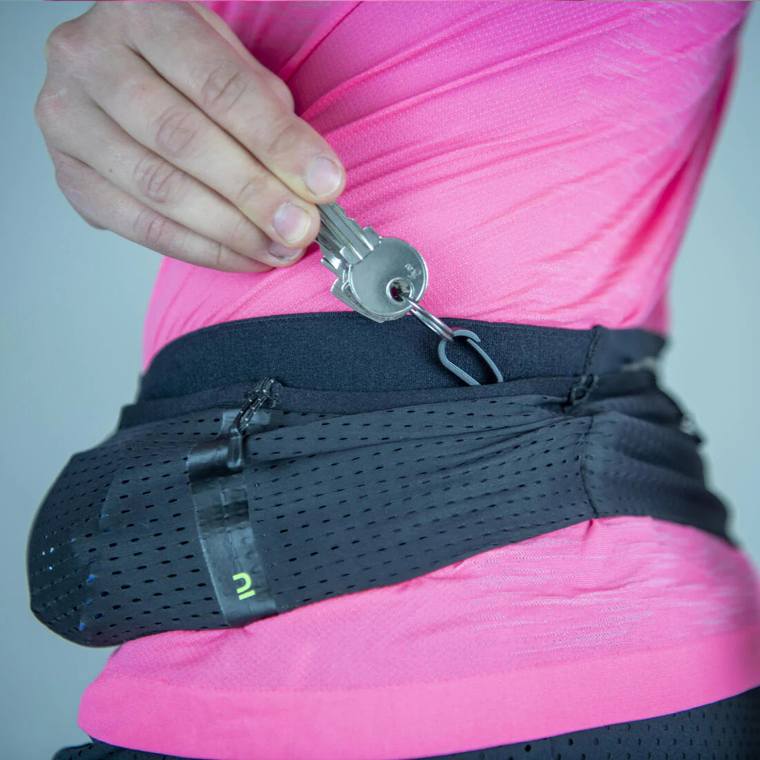 HYDRATION FLASK-CARRYING RUNNING BELT - BLACK - Image 9