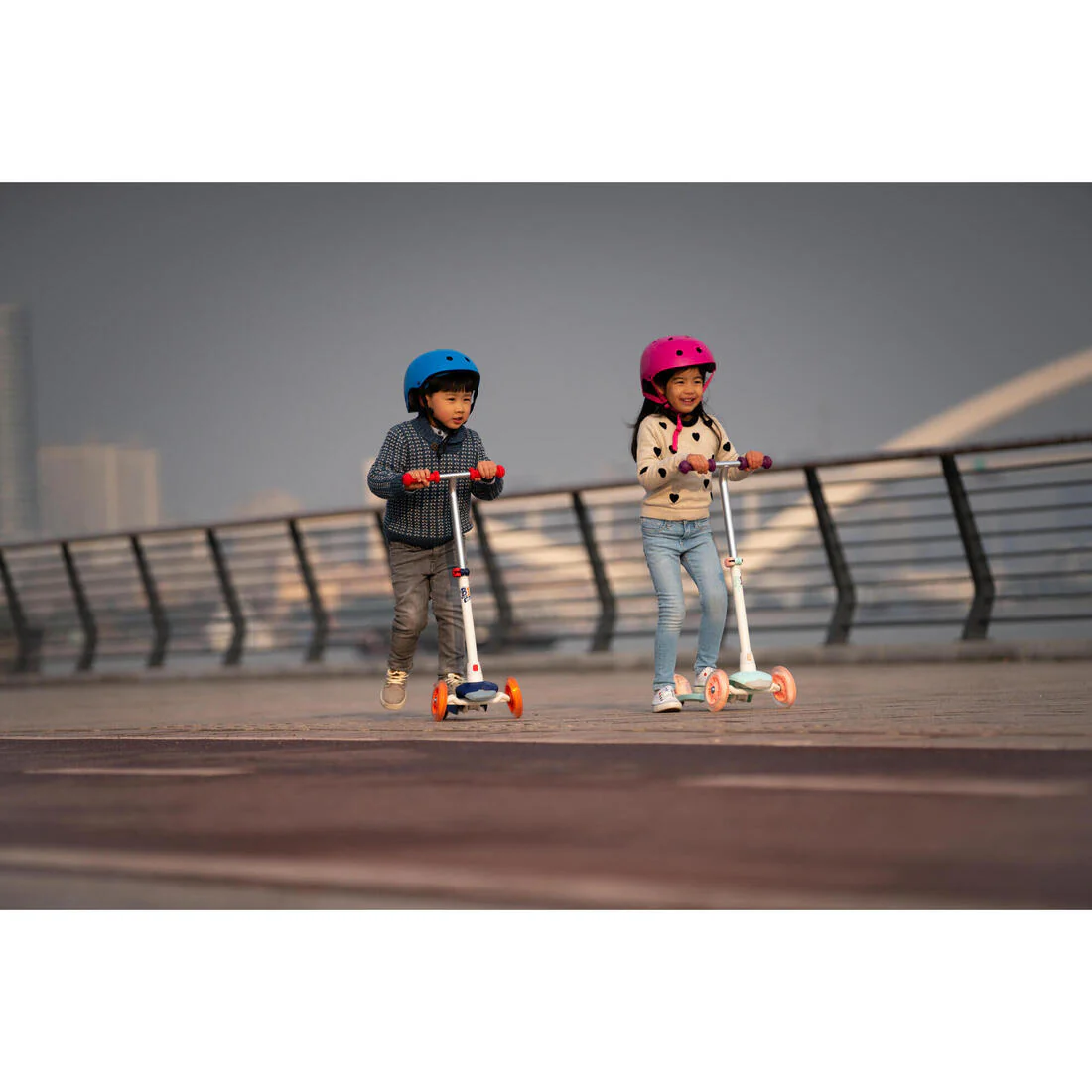Kids' folding 3-wheeled light-up scooter - Image 28