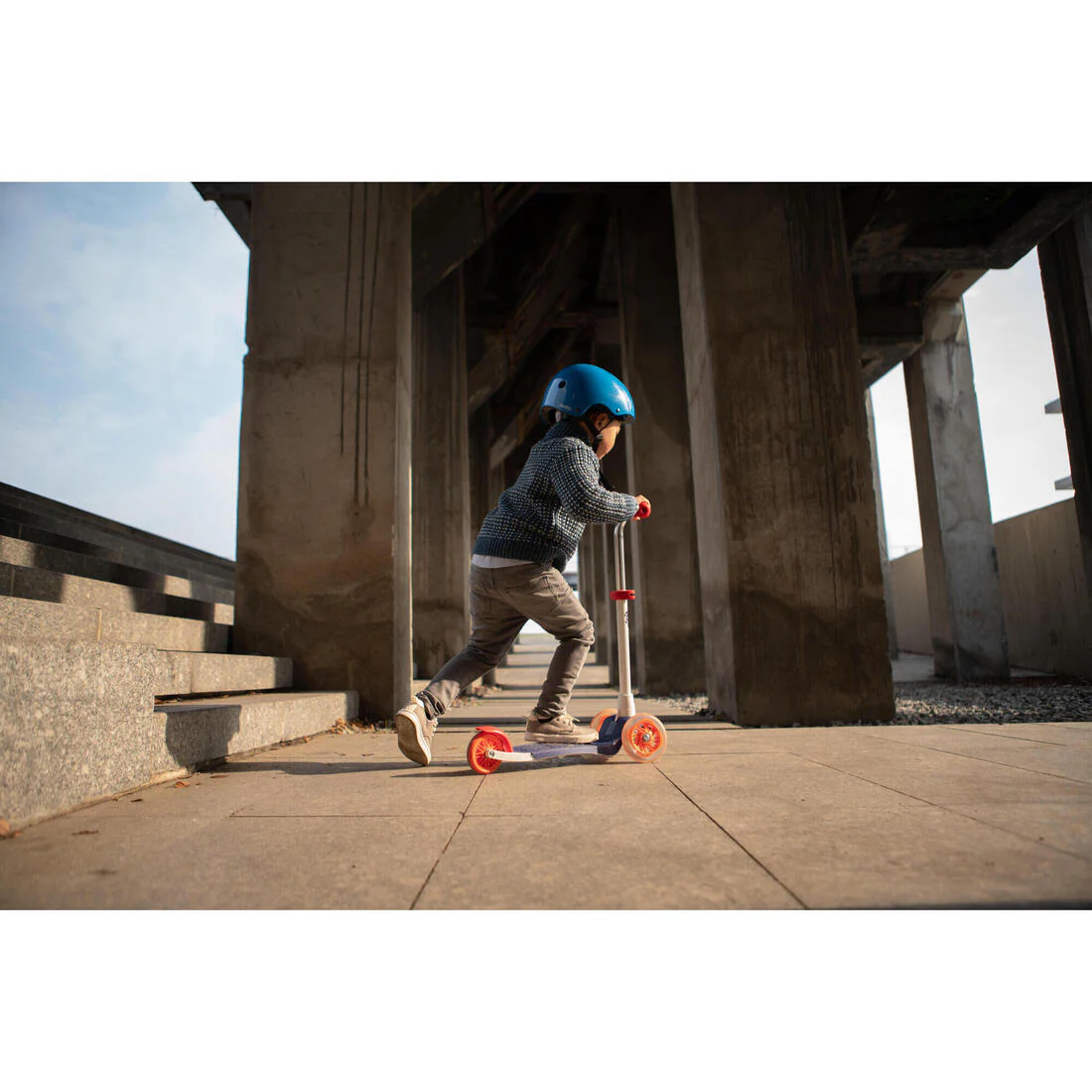 Kids' folding 3-wheeled light-up scooter - Image 29