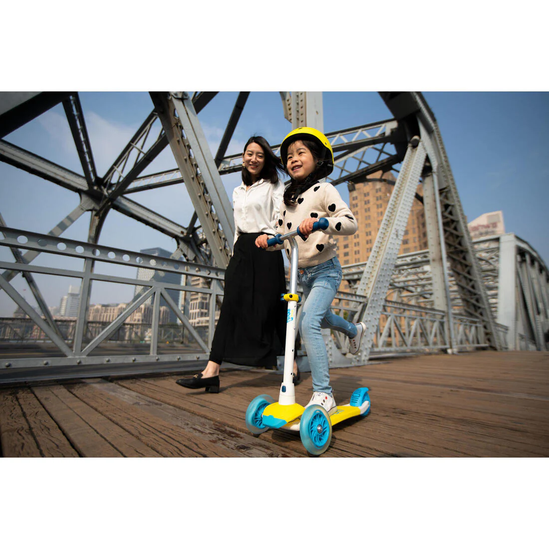 Kids' folding 3-wheeled light-up scooter - Image 31