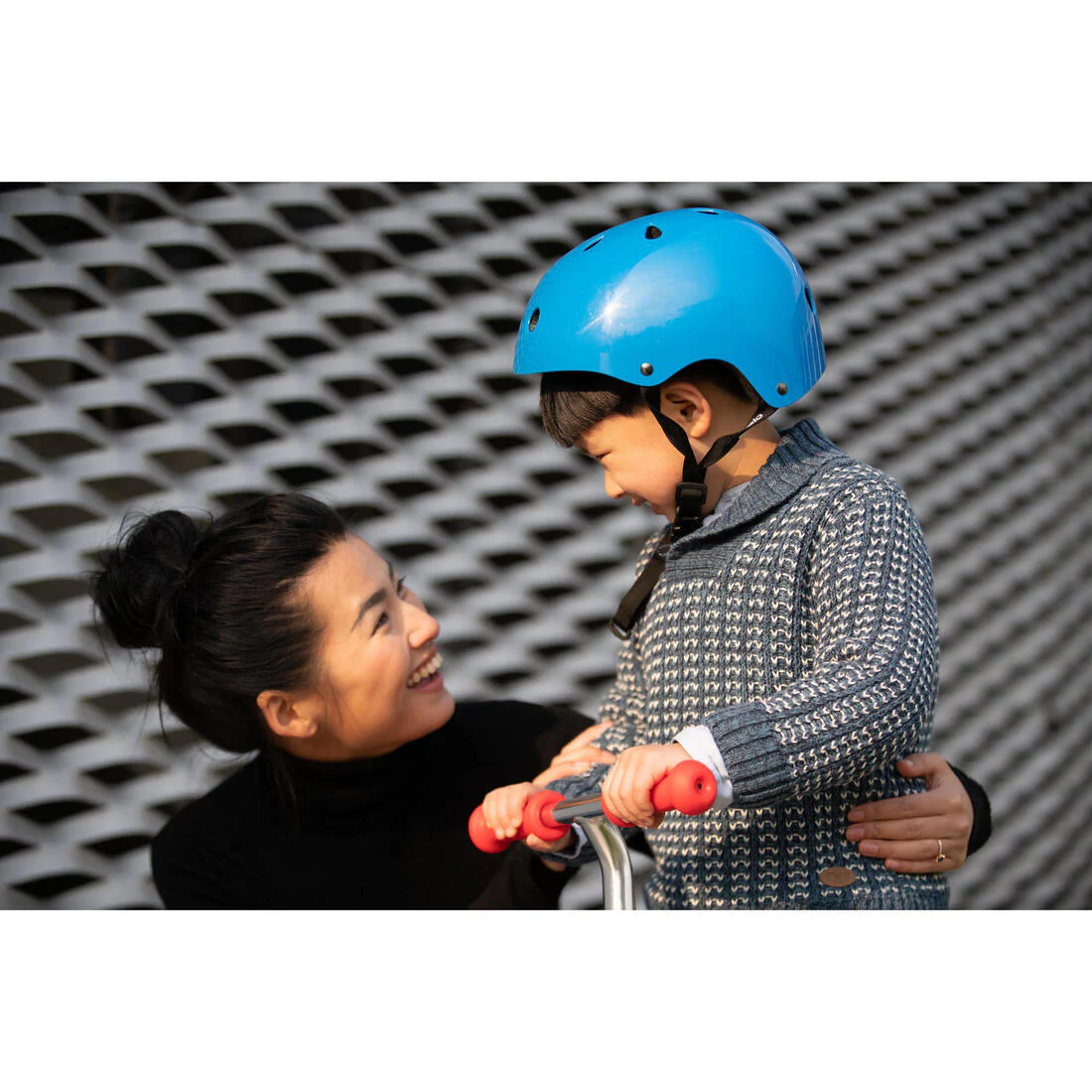 Kids' folding 3-wheeled light-up scooter - Image 34