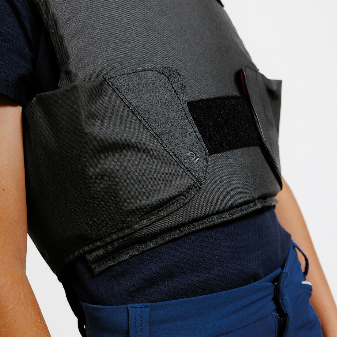 Kids' Horse Riding Body Protector 100 - Black - Image 4
