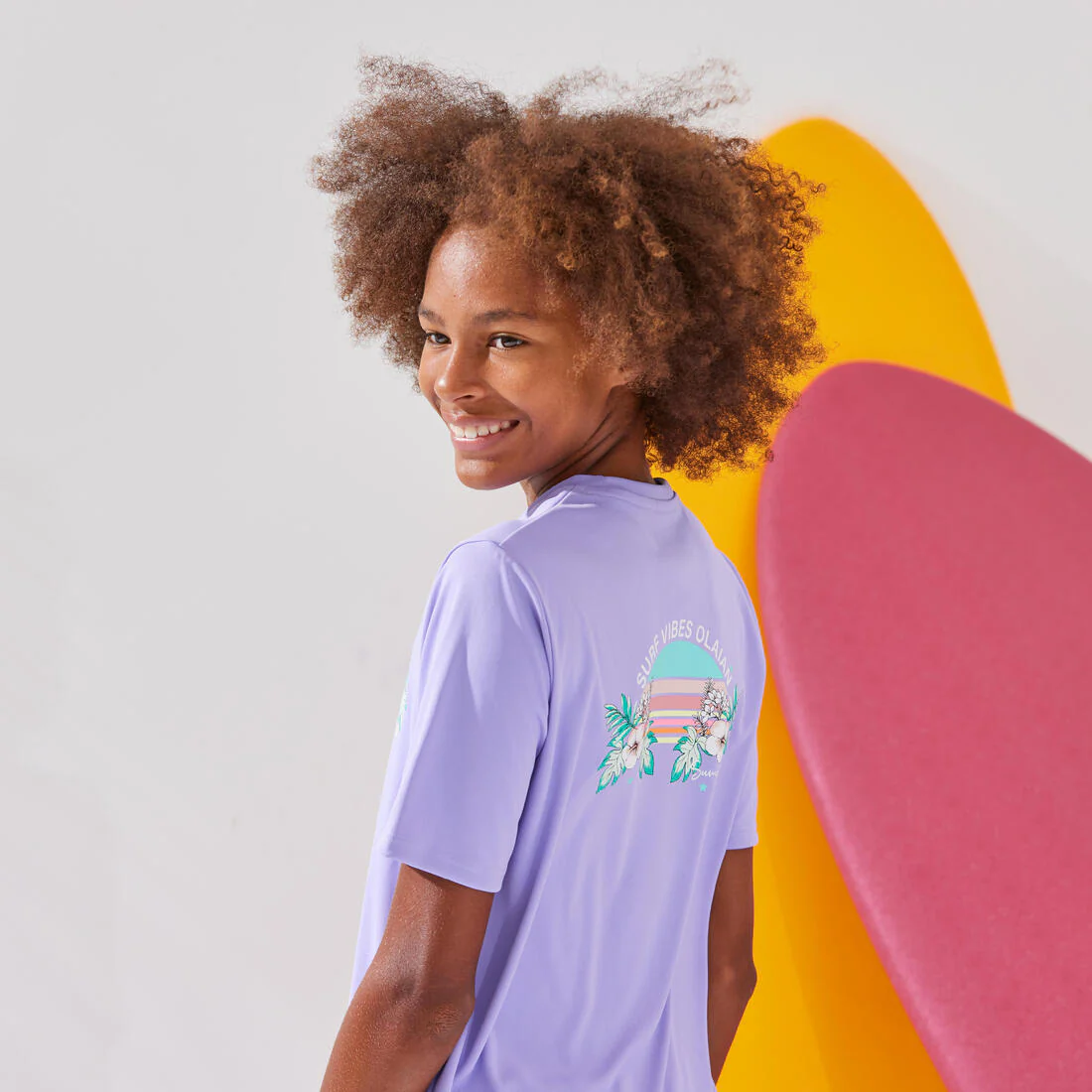 Kids’ short sleeve UV-protection surf t-shirt - 100 white black skate - Image 3