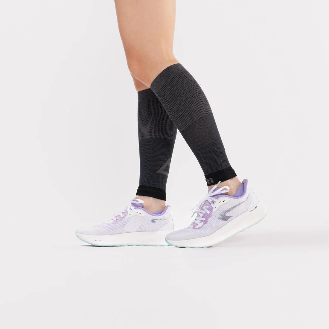KIPRUN 500 Running Compression Sleeve - Black - Image 11