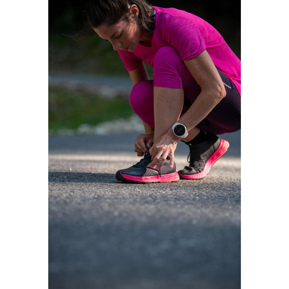 KIPRUN CARE BREATHABLE WOMEN'S CROPPED RUNNING BOTTOMS - BLACK/PINK - Image 8