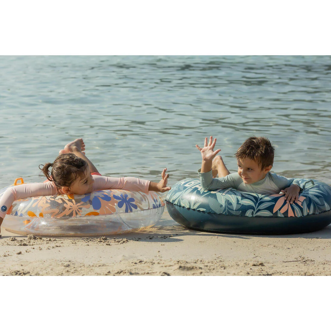 Large 92 cm inflatable printed pool ring with comfort grips - Image 8