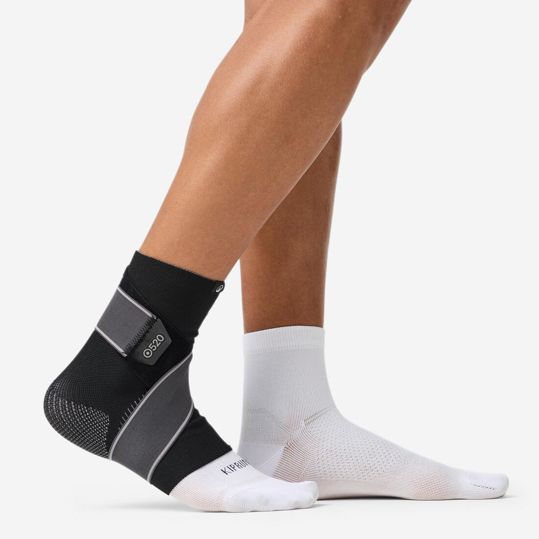 Level 1 right or left ankle support with foam pads - Image 3
