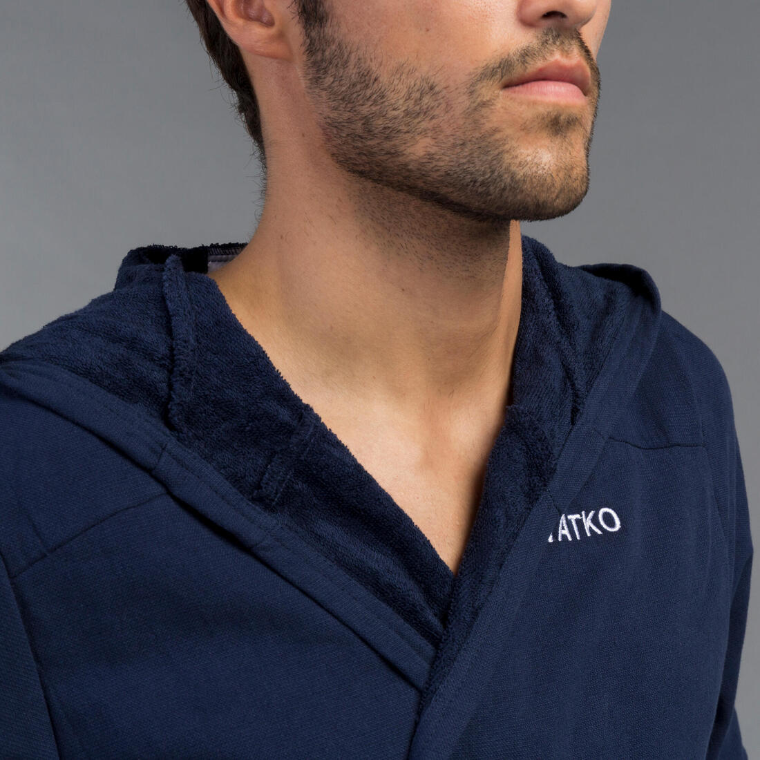 Men’s cotton compact hooded bathrobe in navy blue - Image 4
