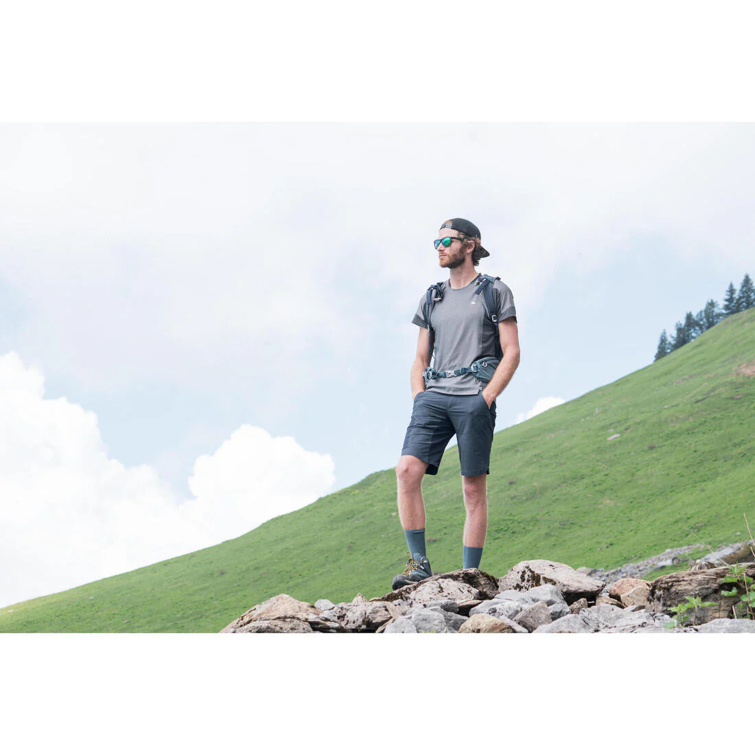 Men's Hiking Synthetic Short-Sleeved T-Shirt MH500 - Image 17