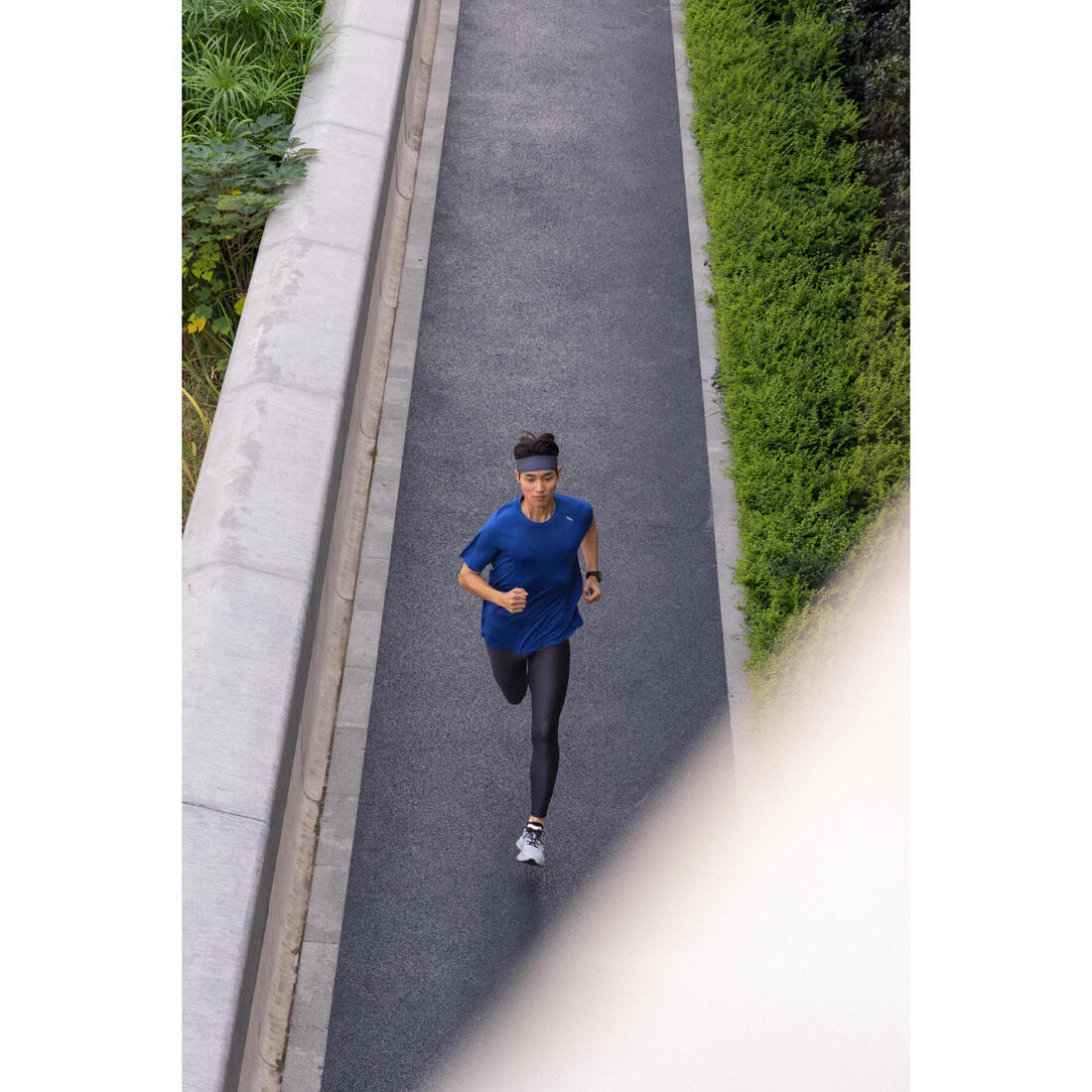 Men's KIPRUN Run 500 Comfort seamless running T-shirt - Image 15