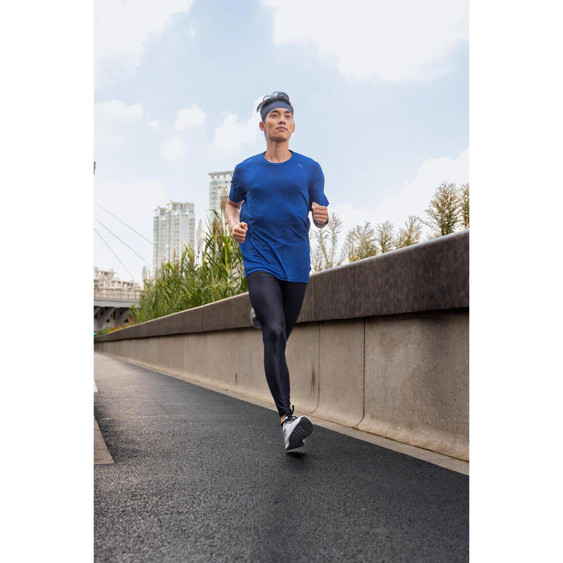 Men's KIPRUN Run 500 Comfort seamless running T-shirt - Image 17