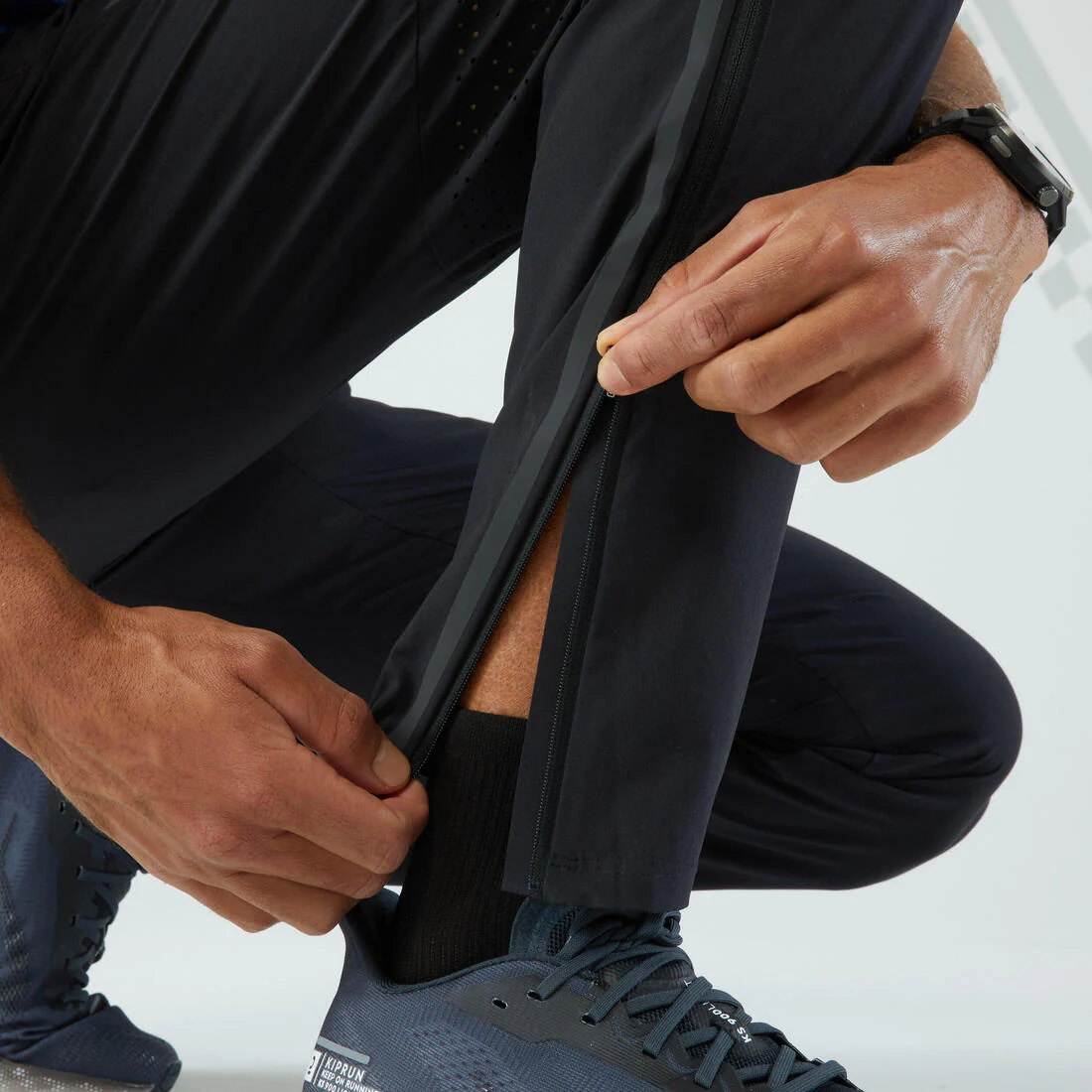 Men's Running Lightweight Trousers - KIPRUN Run 500 Light - Black - Image 5