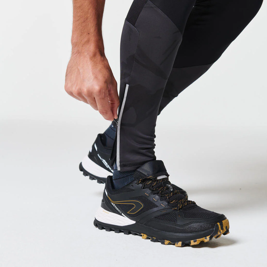 MEN'S TRAIL RUNNING TIGHTS - BLACK/GREY - Image 16