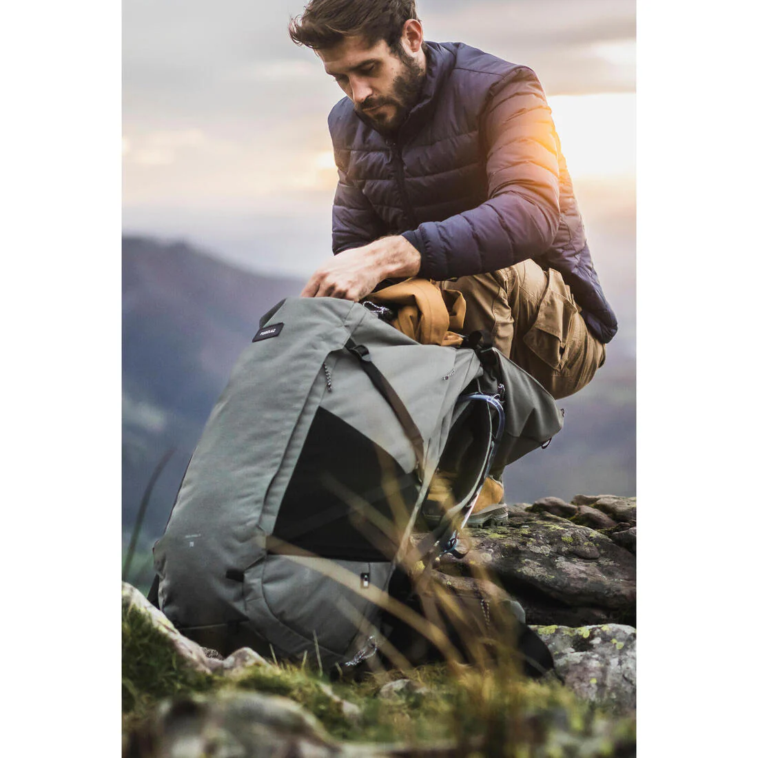 Men’s Travel 900 70+6L suitcase-style travel backpack - Green - Image 20