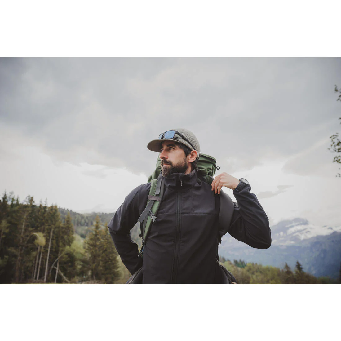 Men’s windproof softshell trekking jacket MT100 - Image 13