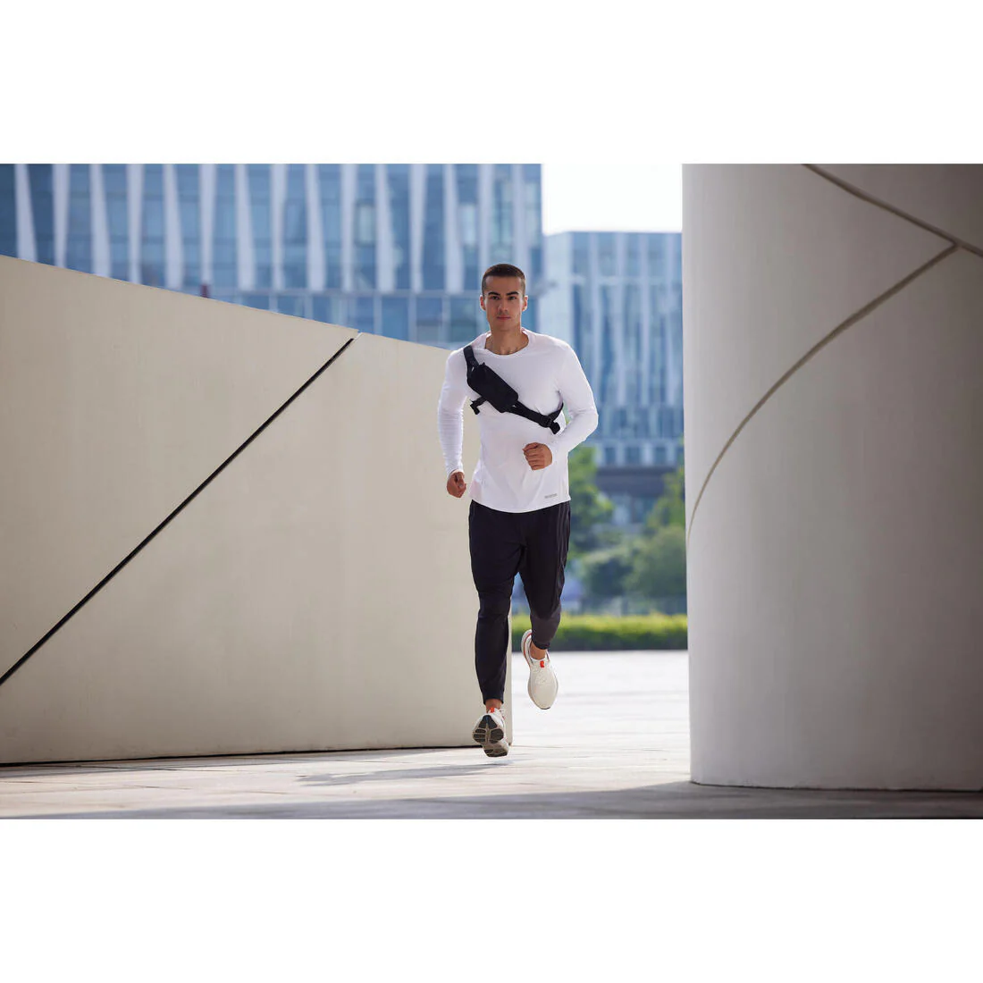Men Women 2-position Kiprun 0.5 L Running Bag - Image 11