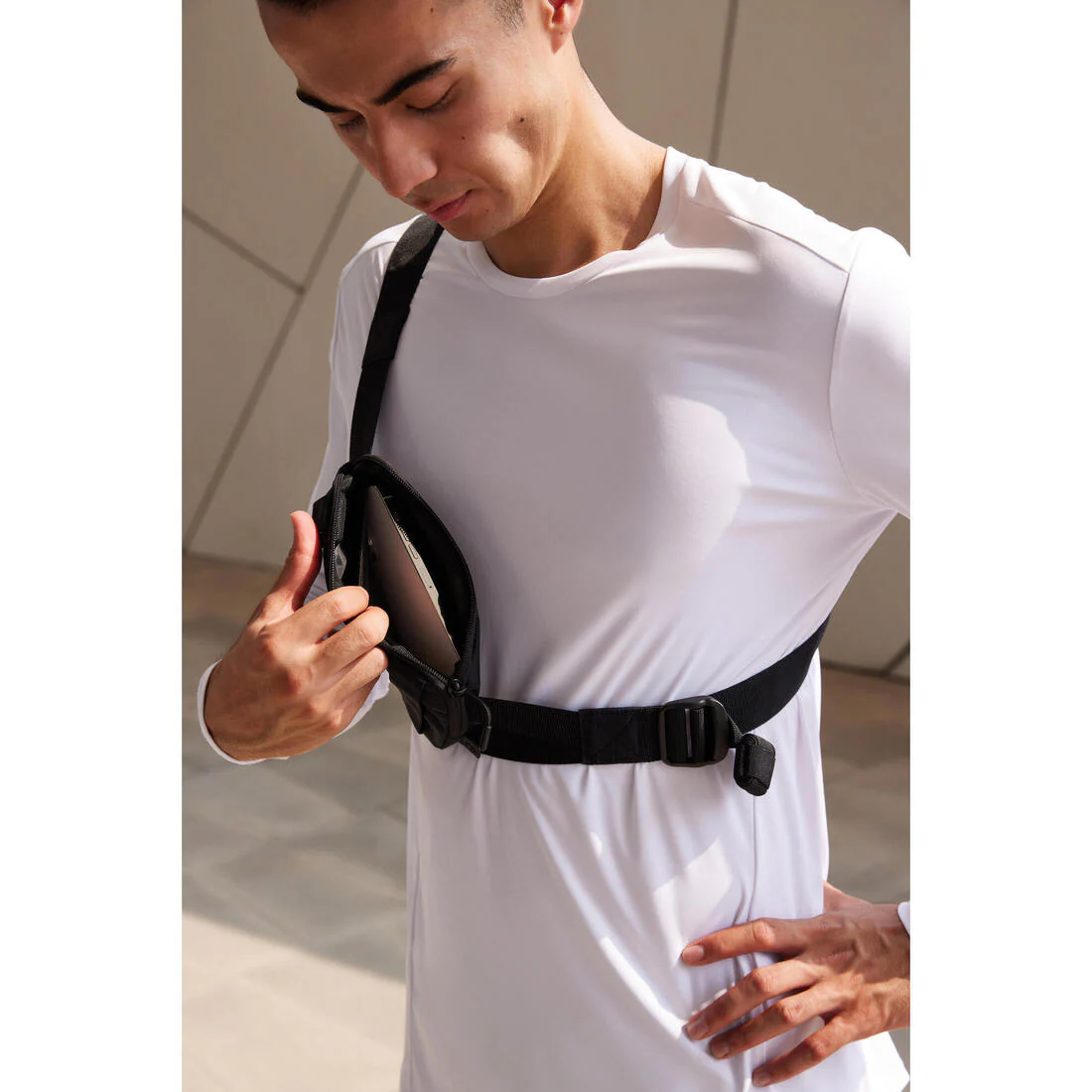 Men Women 2-position Kiprun 0.5 L Running Bag - Image 13