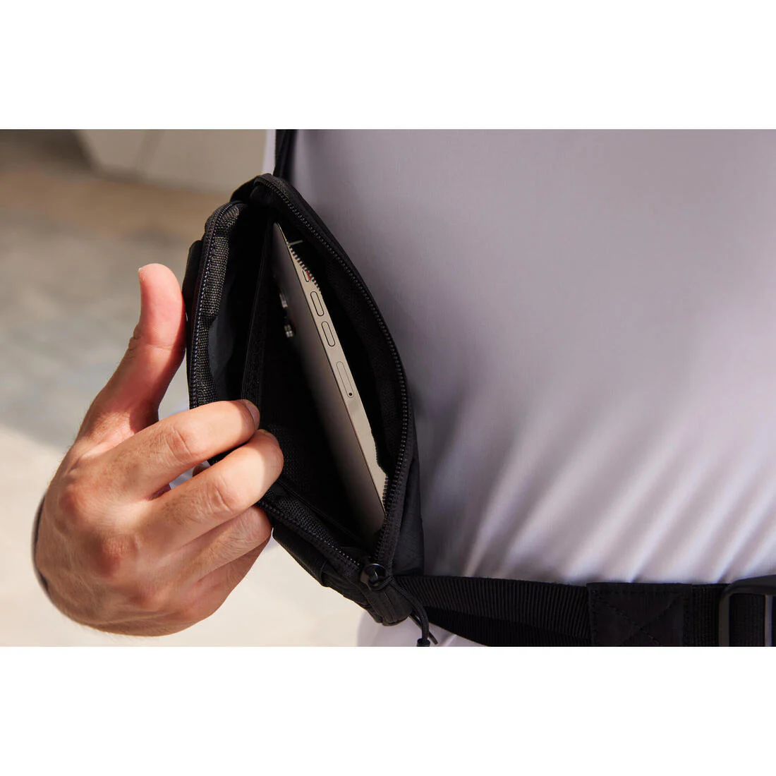 Men Women 2-position Kiprun 0.5 L Running Bag - Image 14