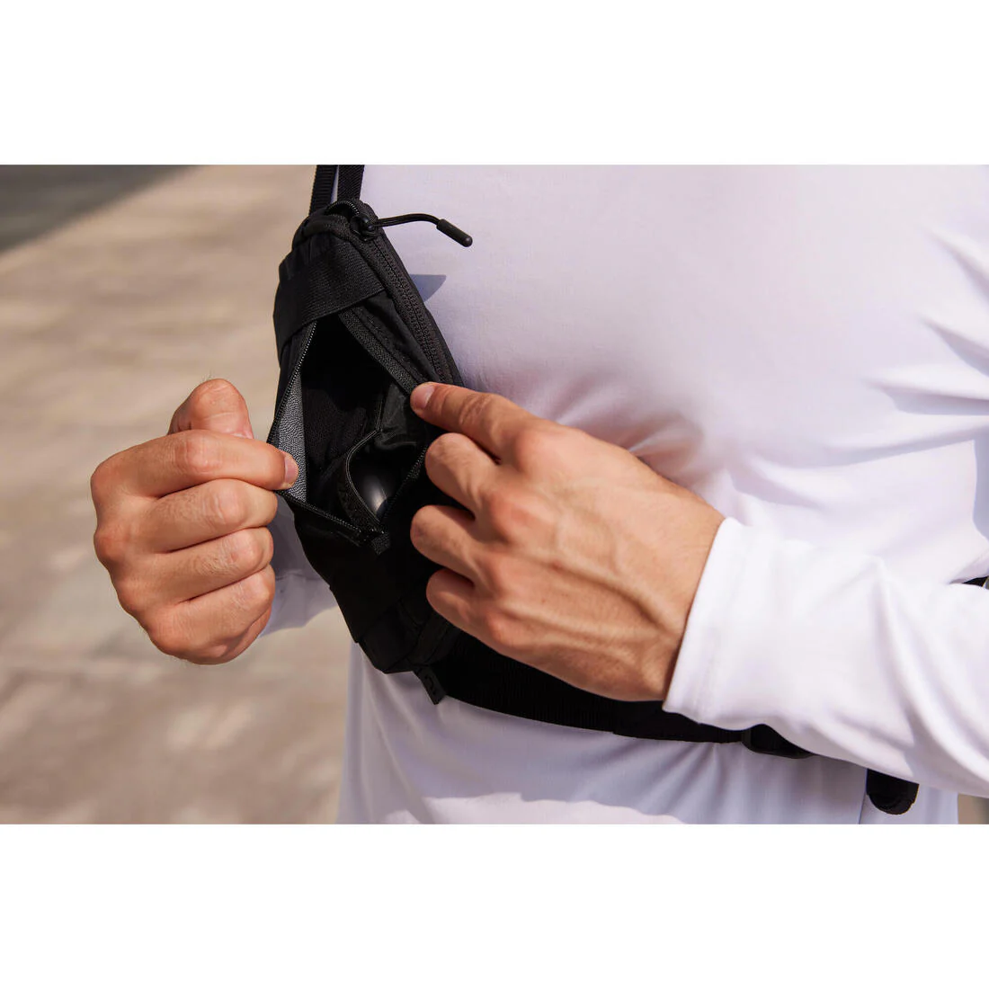 Men Women 2-position Kiprun 0.5 L Running Bag - Image 15