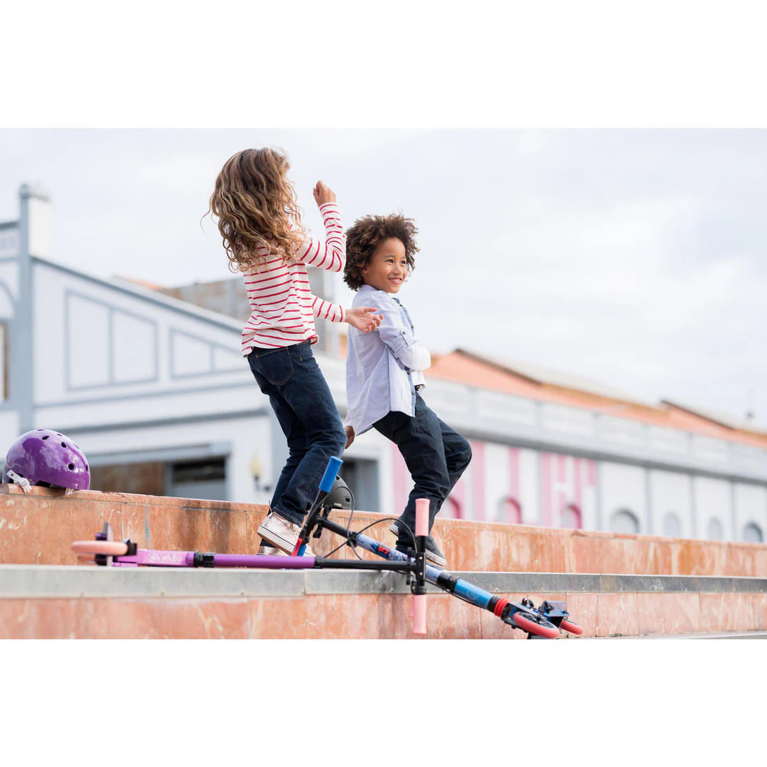 Mid 5 Kids' Scooter with Handlebar Brake and Suspension - Image 24