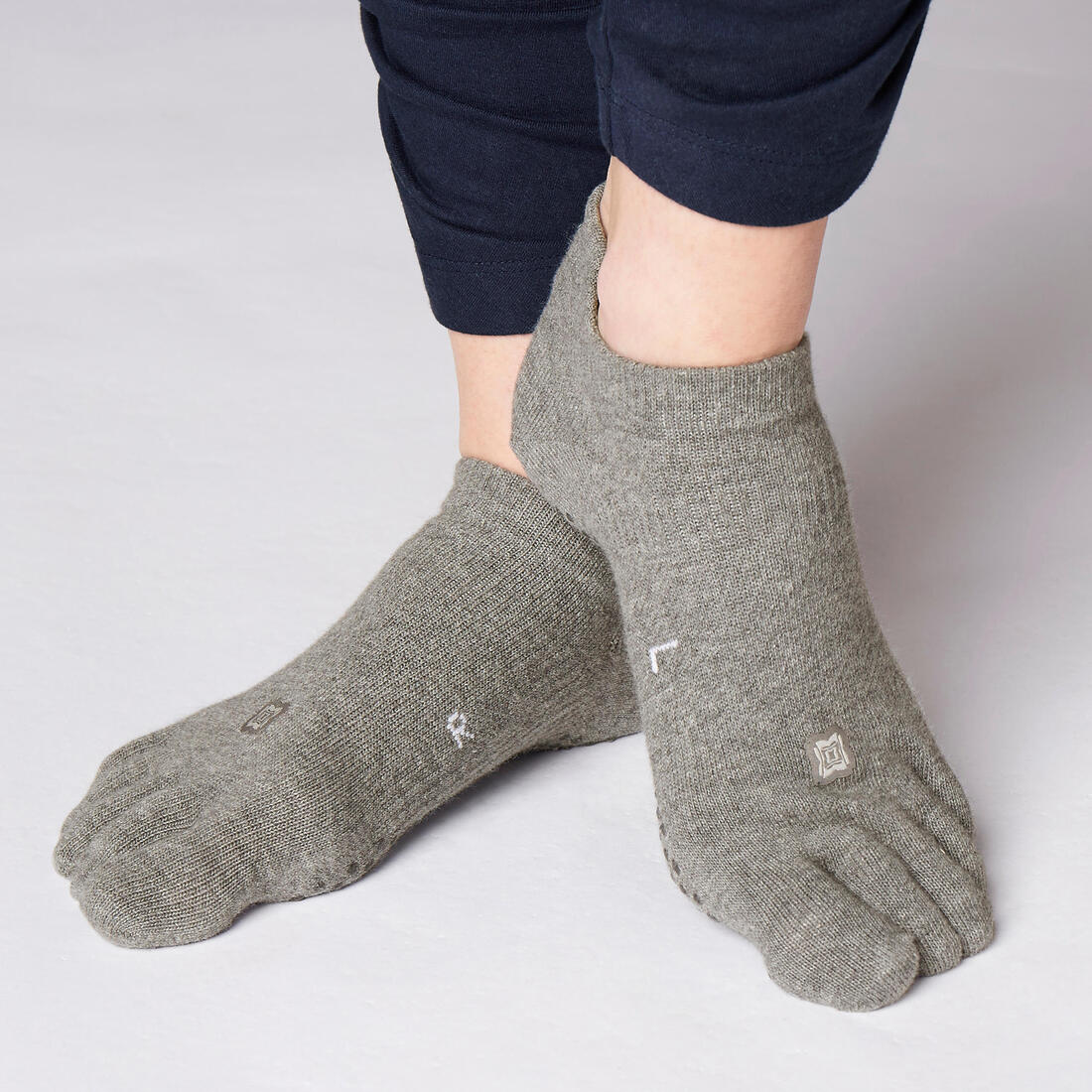 Non-Slip Yoga Toe Socks - Mottled Grey - Image 2